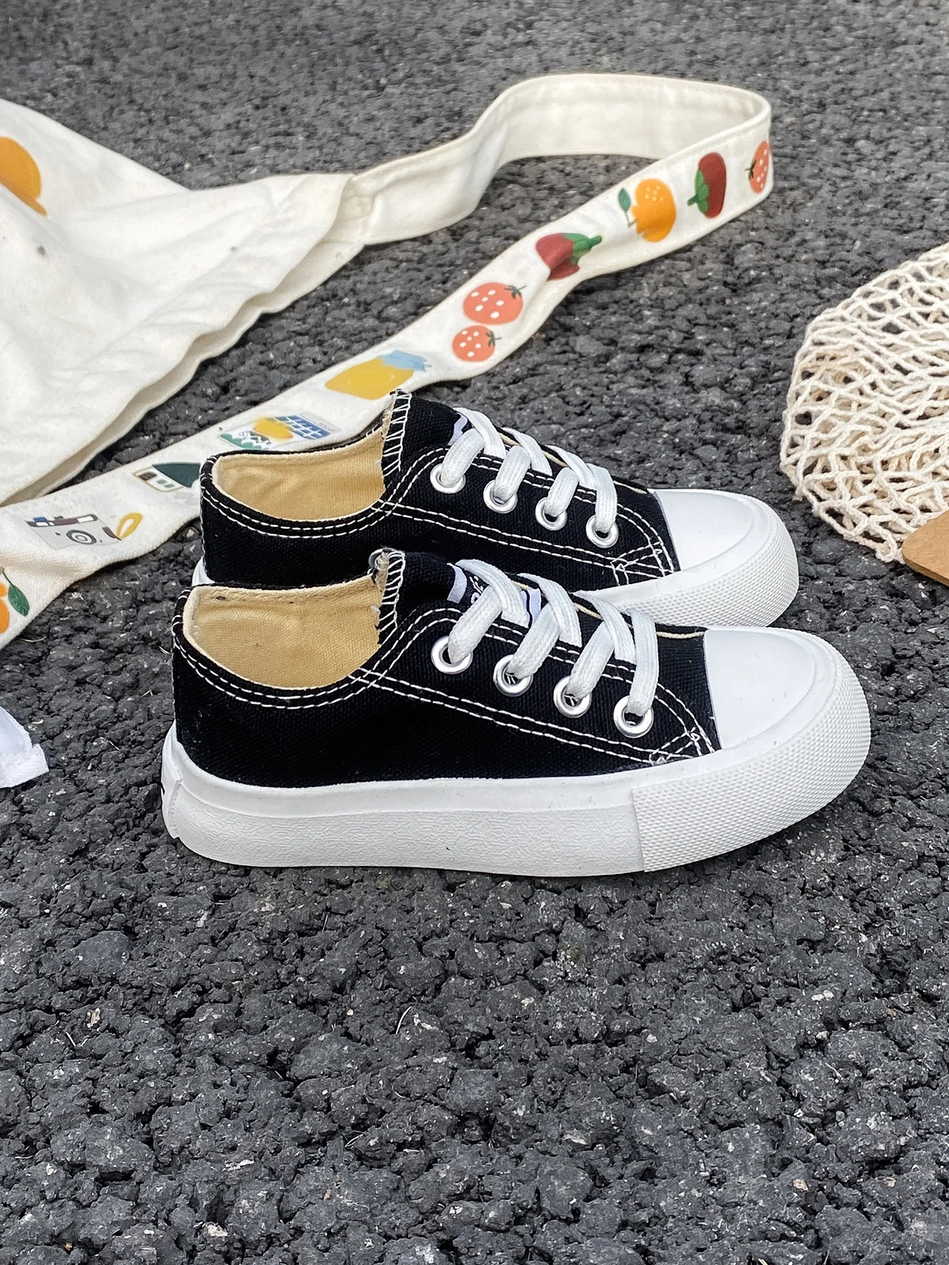 Zapatos blancos de tela para bebé, zapatillas de deporte medianas, zapatos de lona para niños, primavera y otoño, versión coreana simple, niño y niña