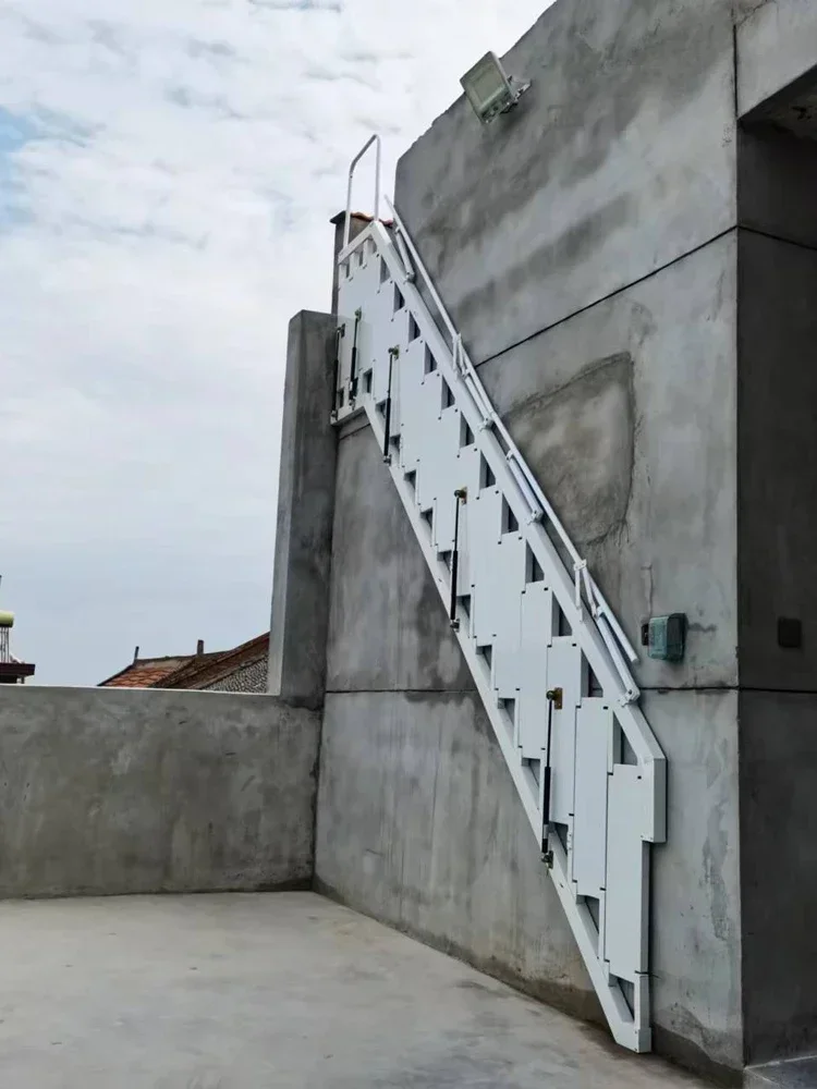 Escaliers Pliants D'extérieur En Alliage, Escalier Contre Le Mur, Escalier De Pavillon De Maison