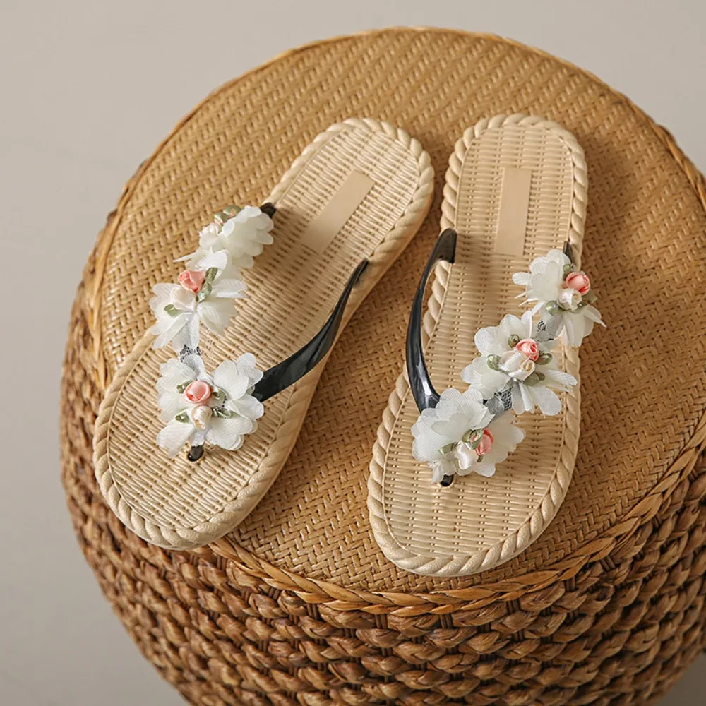 

Удобные милые женские шлепанцы на плоской подошве, Нескользящие пляжные сандалии с цветочным принтом, домашняя обувь, летние тапочки на платформе с мягкой подошвой