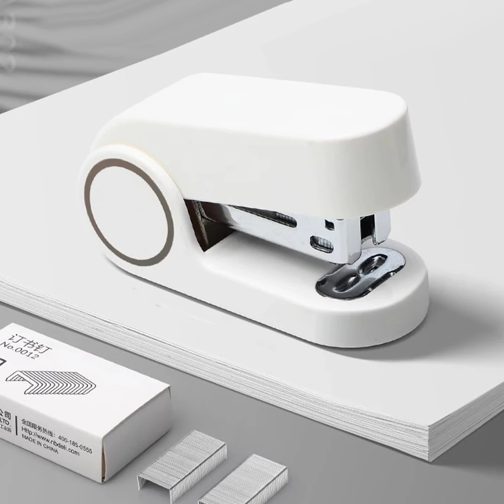 

Мини-степлер с 830 скобами, настольный офисный степлер, маленький, милый, компактный, дорожный степлер для студентов или офисного использования