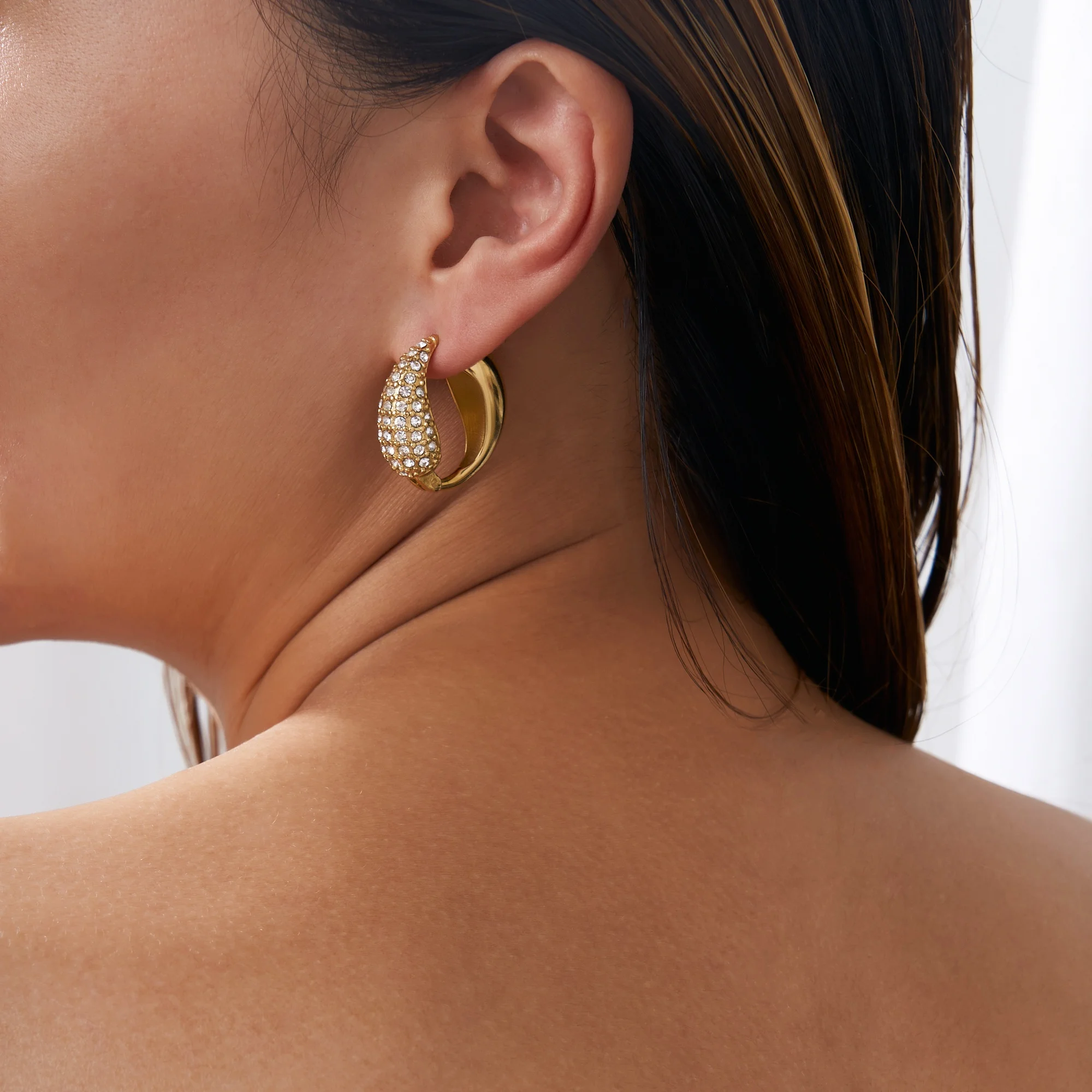 

DASEIN Summer New 18k Gold Plated Tai Chi Thread Angel Wings Iced Out Zircon Earrings Hypoallergenic Stainless Steel Jewelry