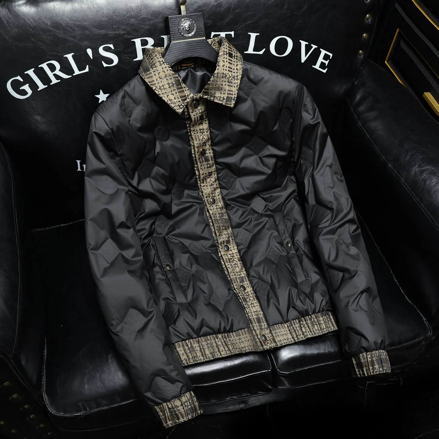 

Куртка Tong Ci 604, без бренда, из 100% полиэфирного волокна, с длинными рукавами, деловой стиль, стандартный крой, на пуговицах, повседневная, городская.