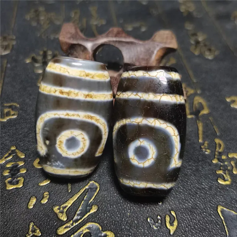 

A Pair Natural Agate 37mm*21mm*14mm Pattern 2 eyes Amulet Tibetan Dzi Beads for Fine Jewelry Making