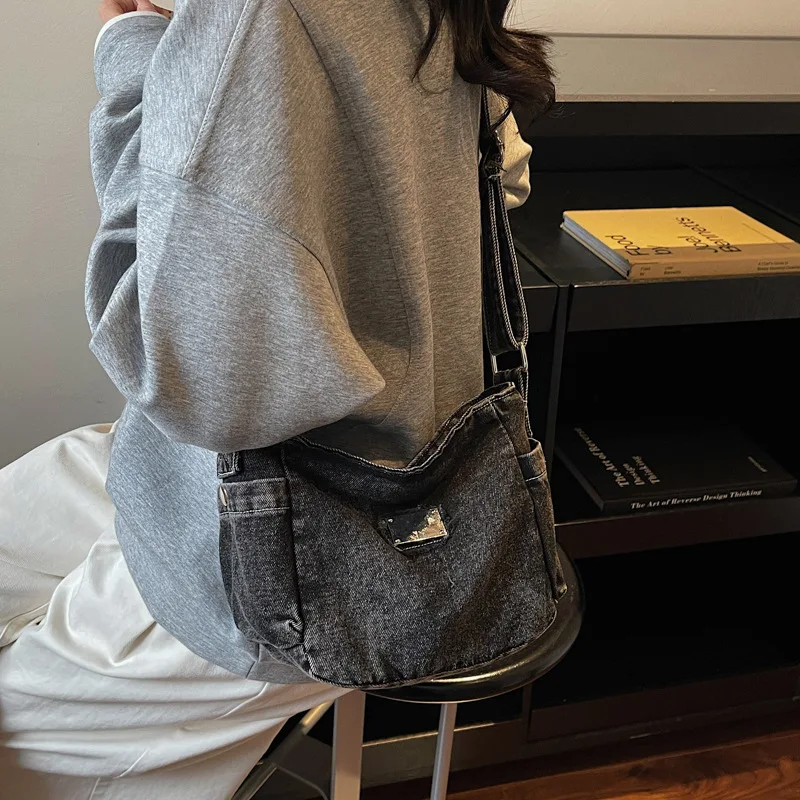 حقيبة هوبو عصرية شتوية كاجوال بسيطة للركاب حقيبة كروس من قماش الدنيم على الطراز الكوري حقائب كتف مريحة ومتعددة الاستخدامات