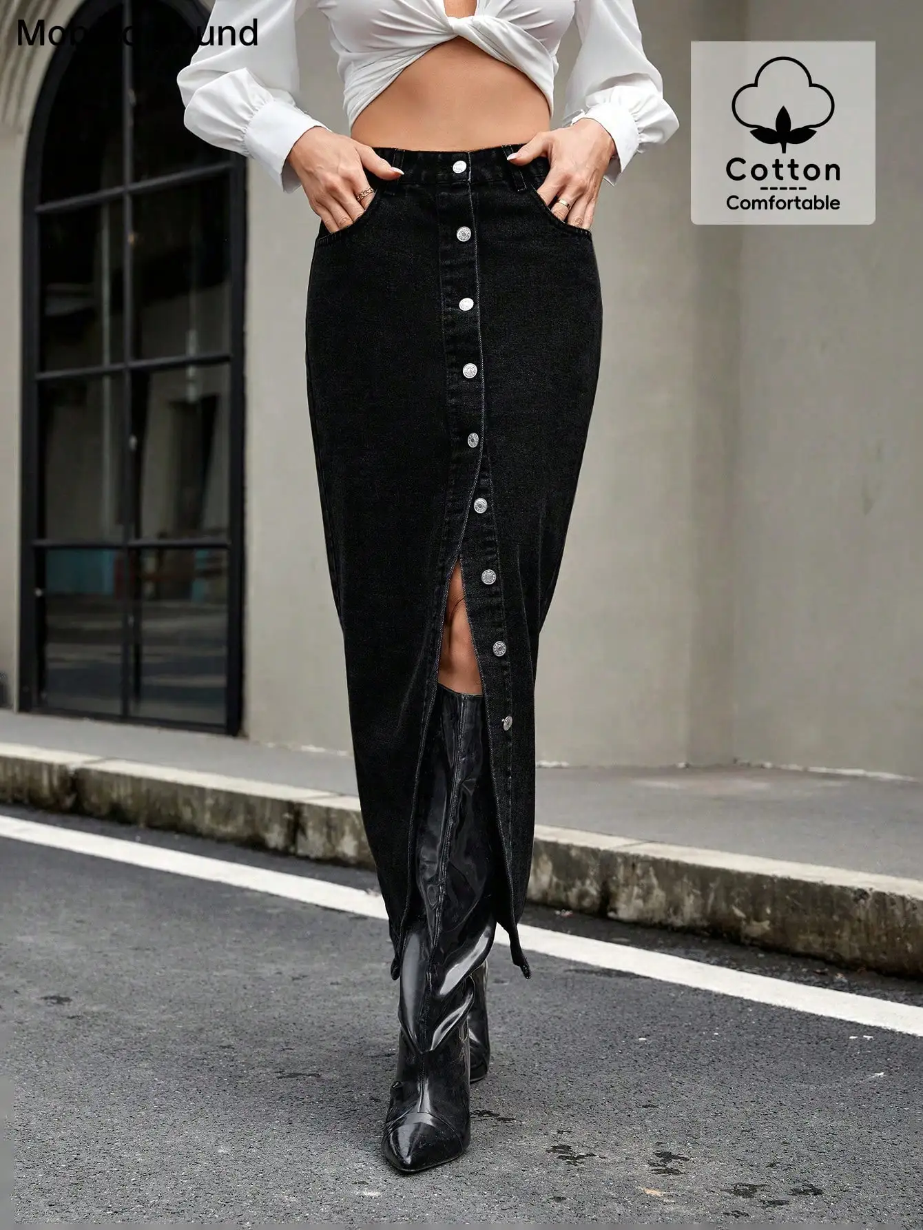 تنورة ماكسي من الدنيم الأسود مع شق أمامي وتفاصيل أزرار