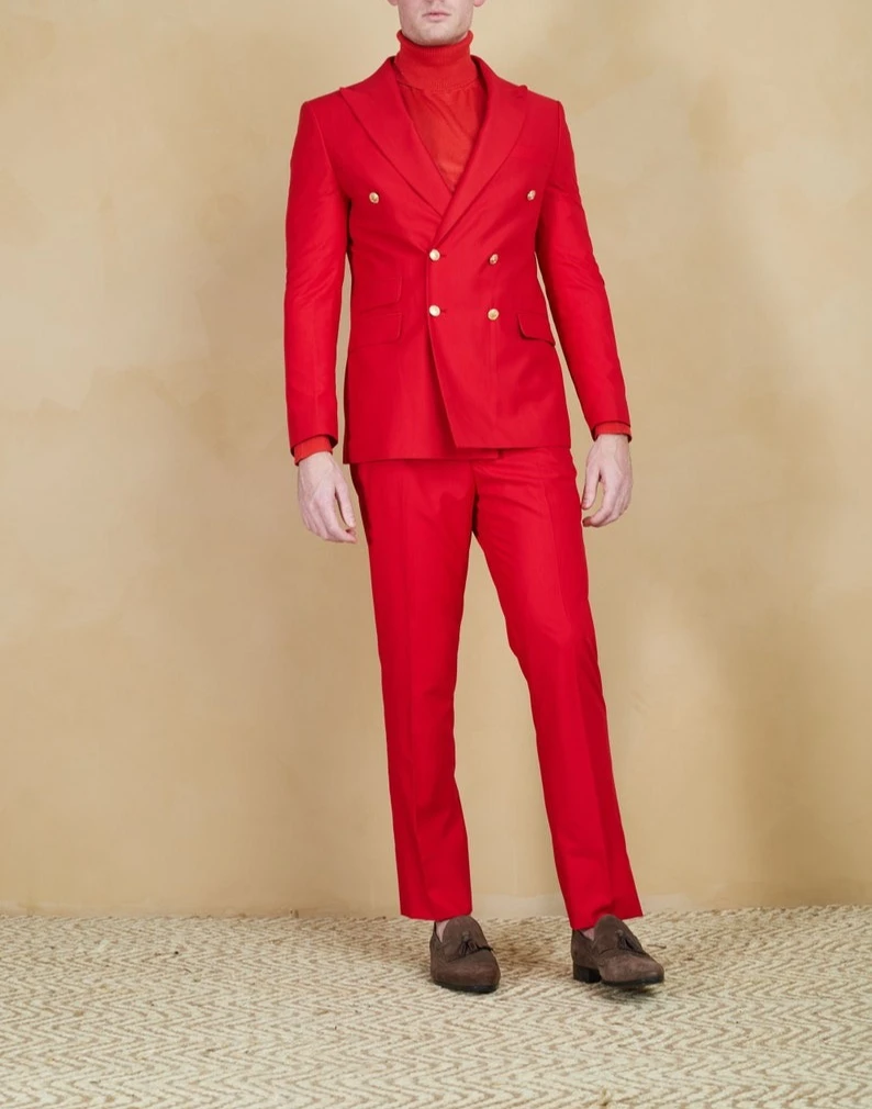 

Мужской красный двубортный костюм из двух предметов идеально подходит для свадьбы, выпускного вечера