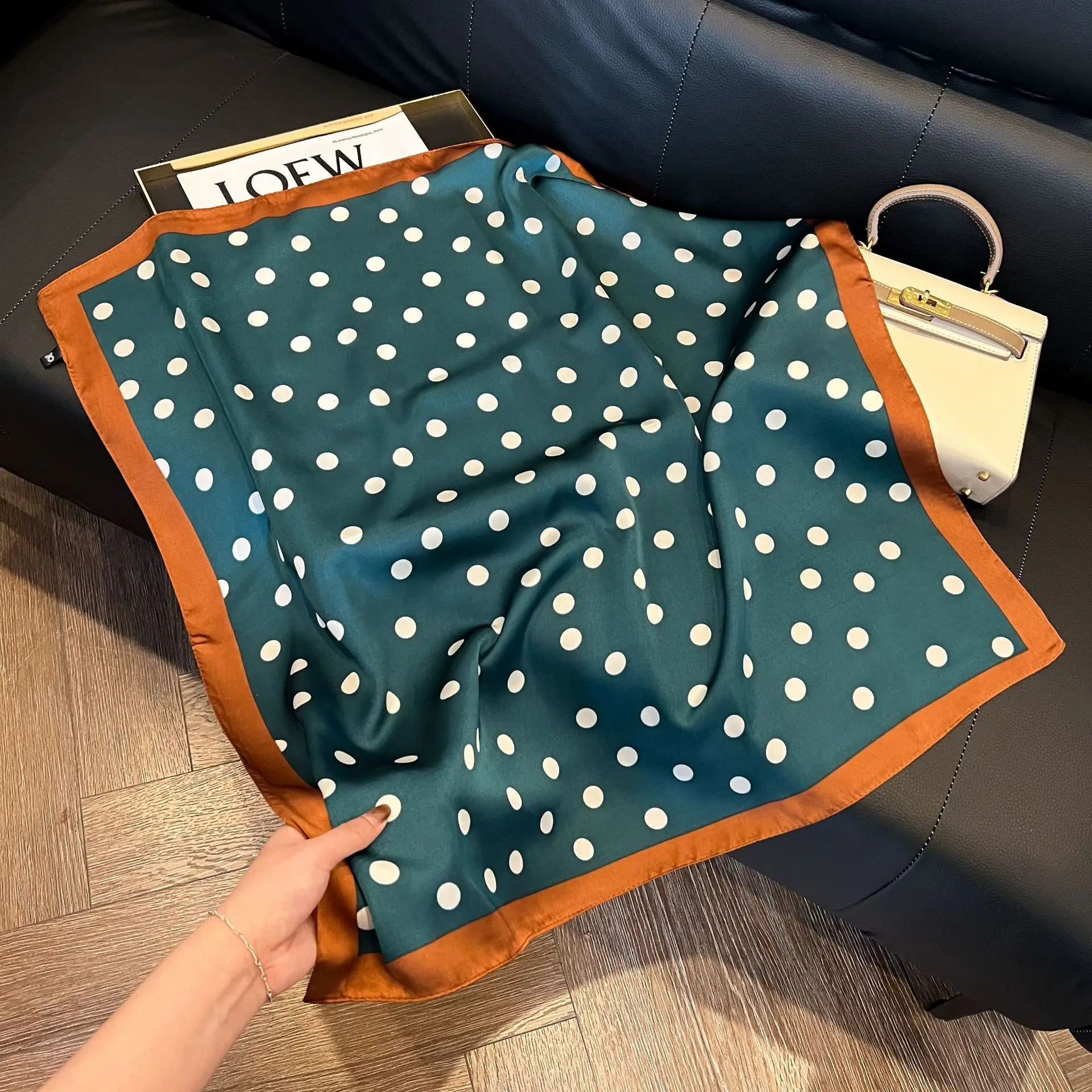 70 cm gepunkteter Schal für Damen, Frühling und Sommer, dünner Twill-Schal aus Seidenimitat für modischen und vielseitigen Turban-Schal – Detail 13