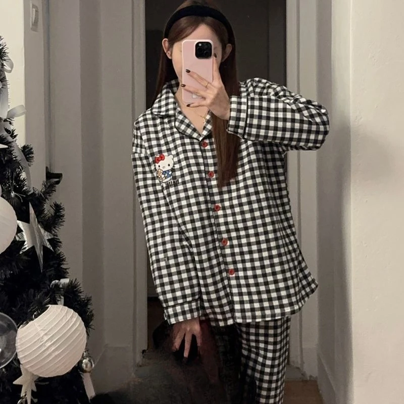 بيجامة Hellokitty منقوشة على الموضة باللون الأسود للفتيات في الخريف والشتاء، مجموعة ملابس منزلية سميكة برسوم كارتونية لطيفة من القطن الهوائي