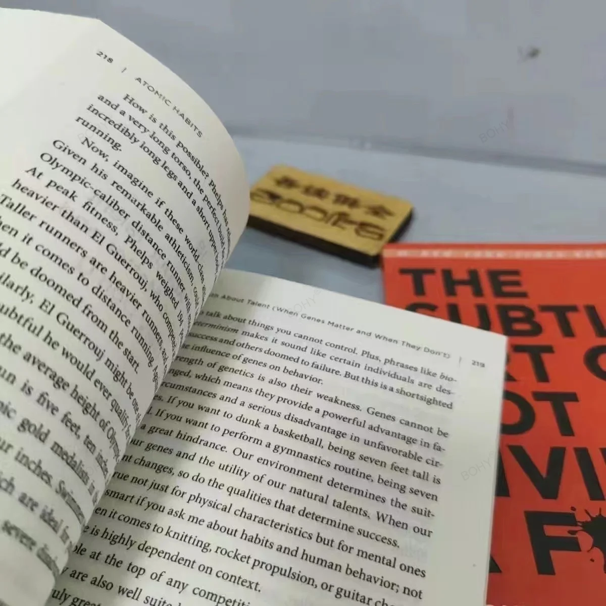 The Subtle Art of Not Gimaped A F * ck / Every Thing Is F * cked By Mark Manson Self Management souligné Instituts Ple