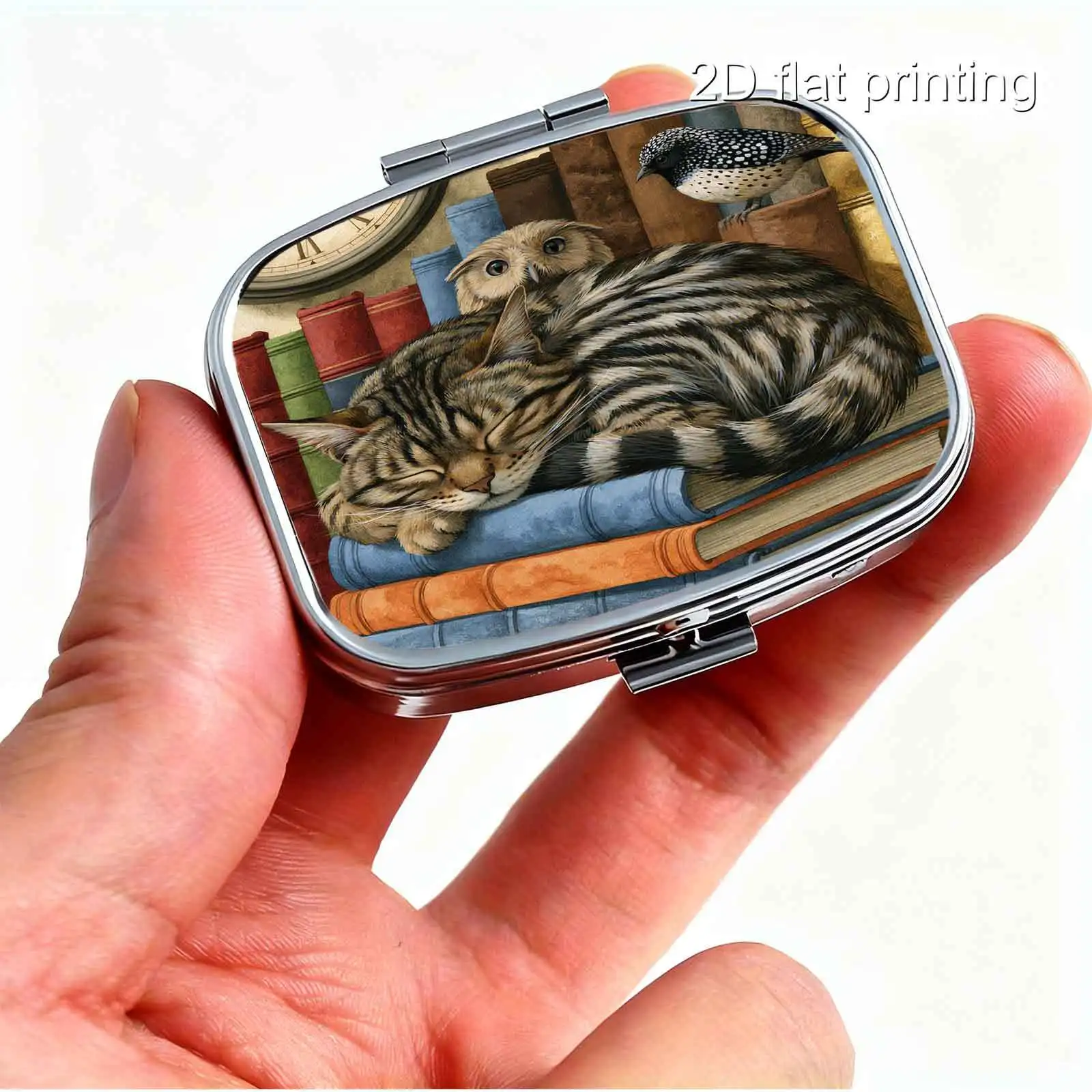 Portable Metal Material, Square Pattern with Stacked Books and Cat Motifs, Home-Use Retro Realistic Oil Painting Style Design, Capsule Box, Mini Pill Box, Convenient and Practical for Storing Regular Medication, Pills, and Capsules, Easy to Carry and Suitable as a Gift for Business Trips