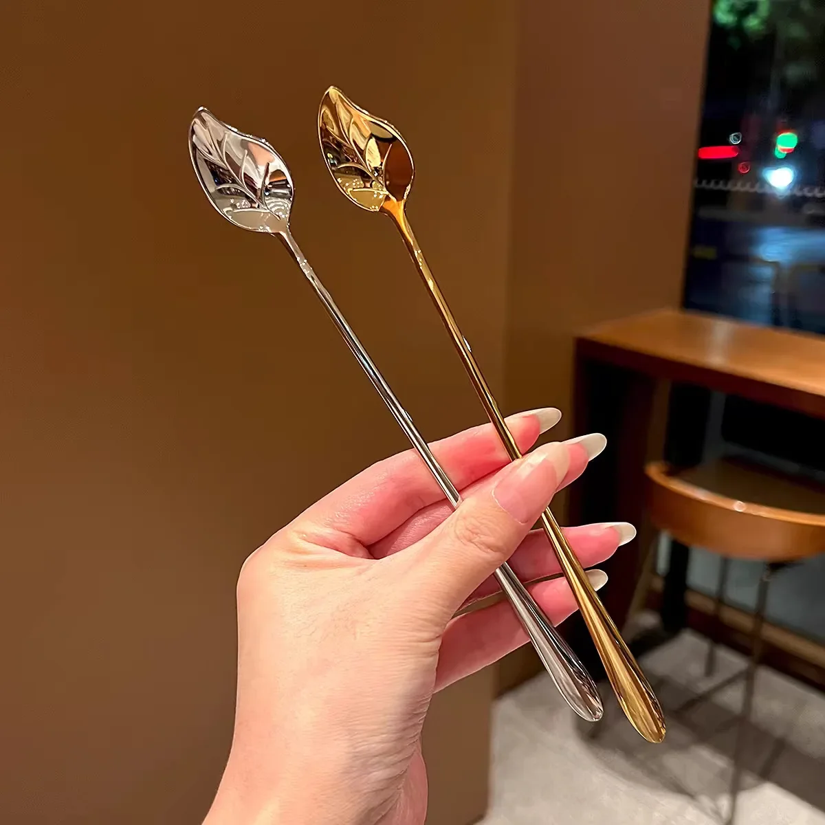 Light Luxury Stainless Steel Dessert Spoons - High-Appearance Long-Handle Design for Exquisite Home Dining