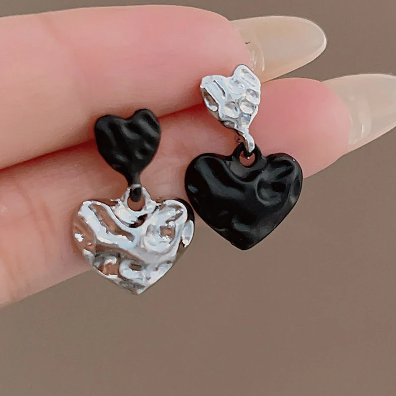 Fashion Romantic Heart Drop Earrings for Women Geometric Asymmetry Silver Color Liquid Metal Black Hearts Dangle Earring Jewelry