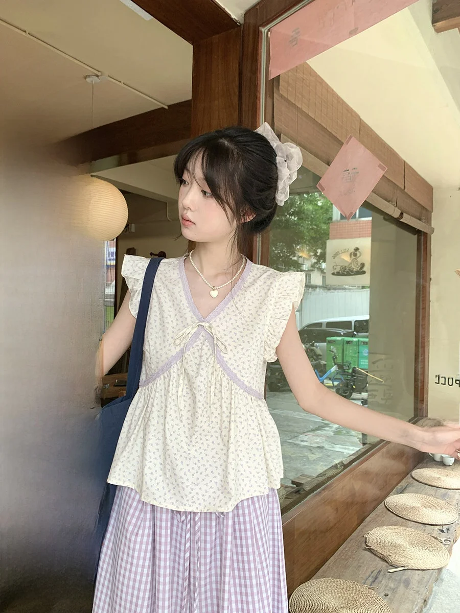 

Корейская женская блузка Holli с V-образным вырезом, рюшами и цветочным принтом, свободного кроя, с коротким рукавом, летняя новинка