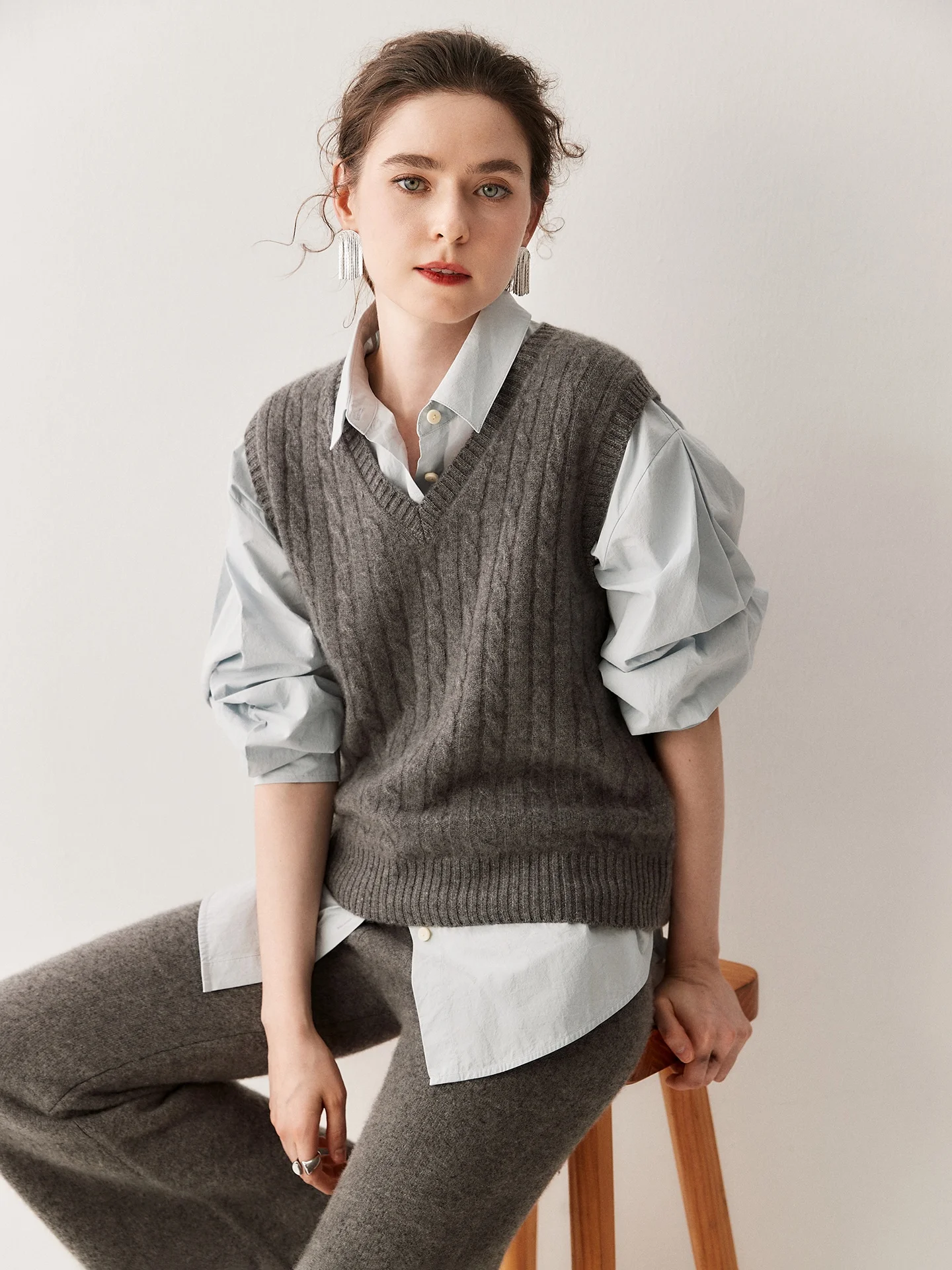 

V-Ne Knitted Camere Vest Women's College Sle Svel Loose Slimming Layering Versatile oulder Pad Warm Medium Thic...