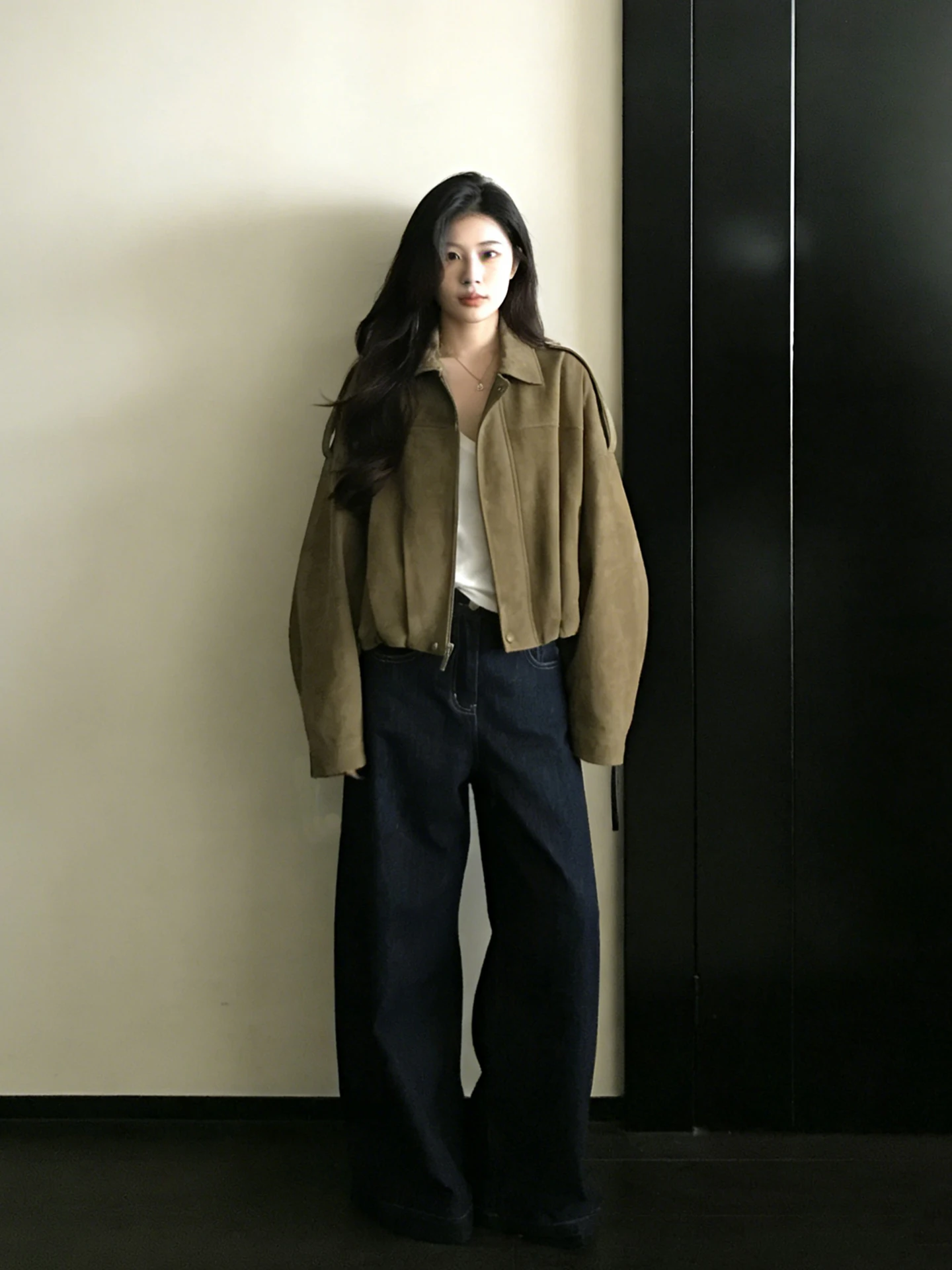 Chaqueta de cuero estilo retro americano para mujer, nueva colección de primavera, con dobladillo plisado, abrigo corto de exterior.