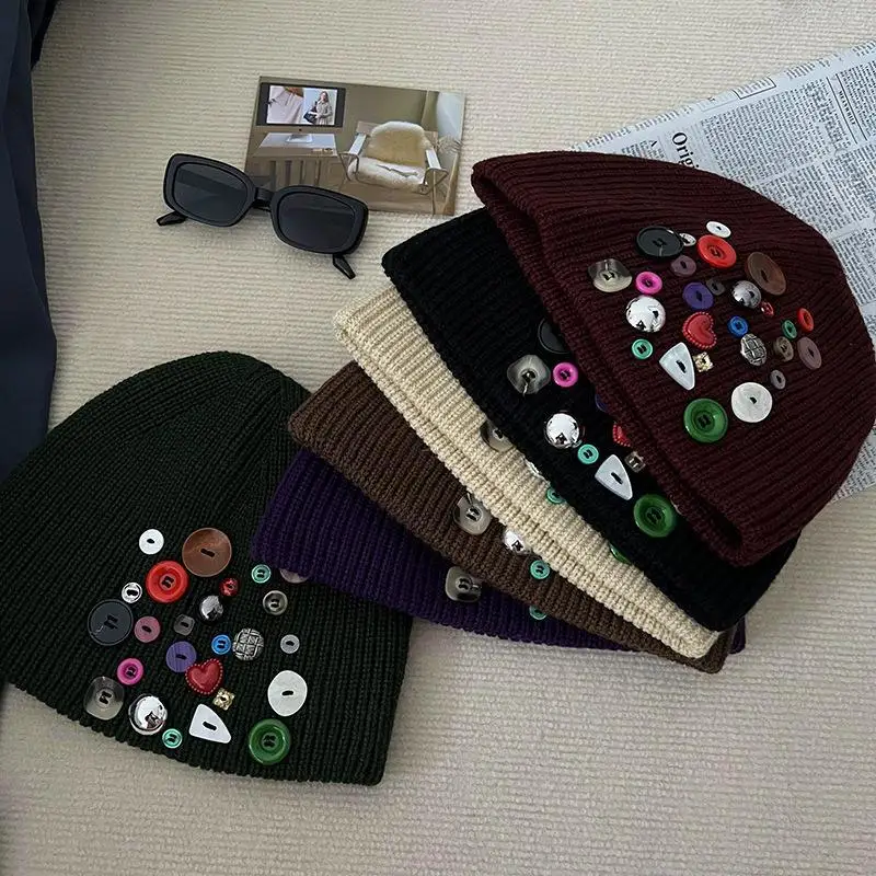 Colorful Button Beanie Hat Irregular Button-Decorated Cuffed Knitted Hat Warm Protection Pullover Style Personality Cold Cap