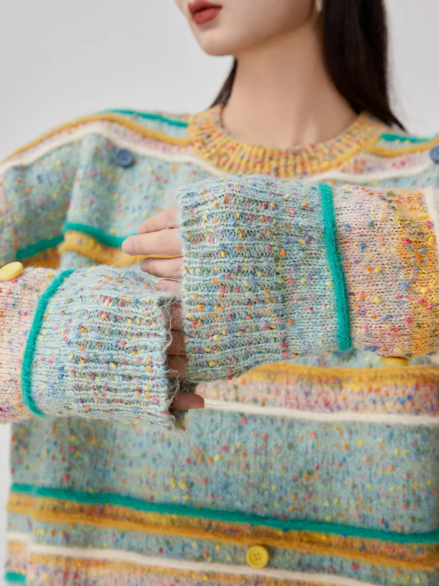 

Цветной дизайн на пуговицах Dopne, полосатый круглый женский свитер, весна 2024, повседневный вязаный топ, небольшой дизайн