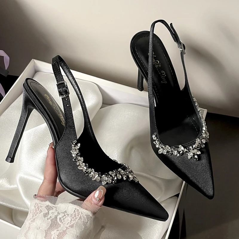 

2025 г., шелковая обувь на высоком каблуке с острым носком и бриллиантовой цепочкой, модная пикантная женская обувь на тонком каблуке, весенне-осенняя официальная пикантная обувь