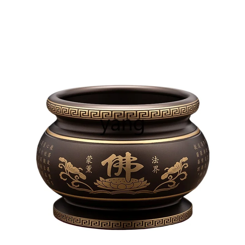 

LMM household offering to worship the gods and serving incense bowls in front of the Buddha