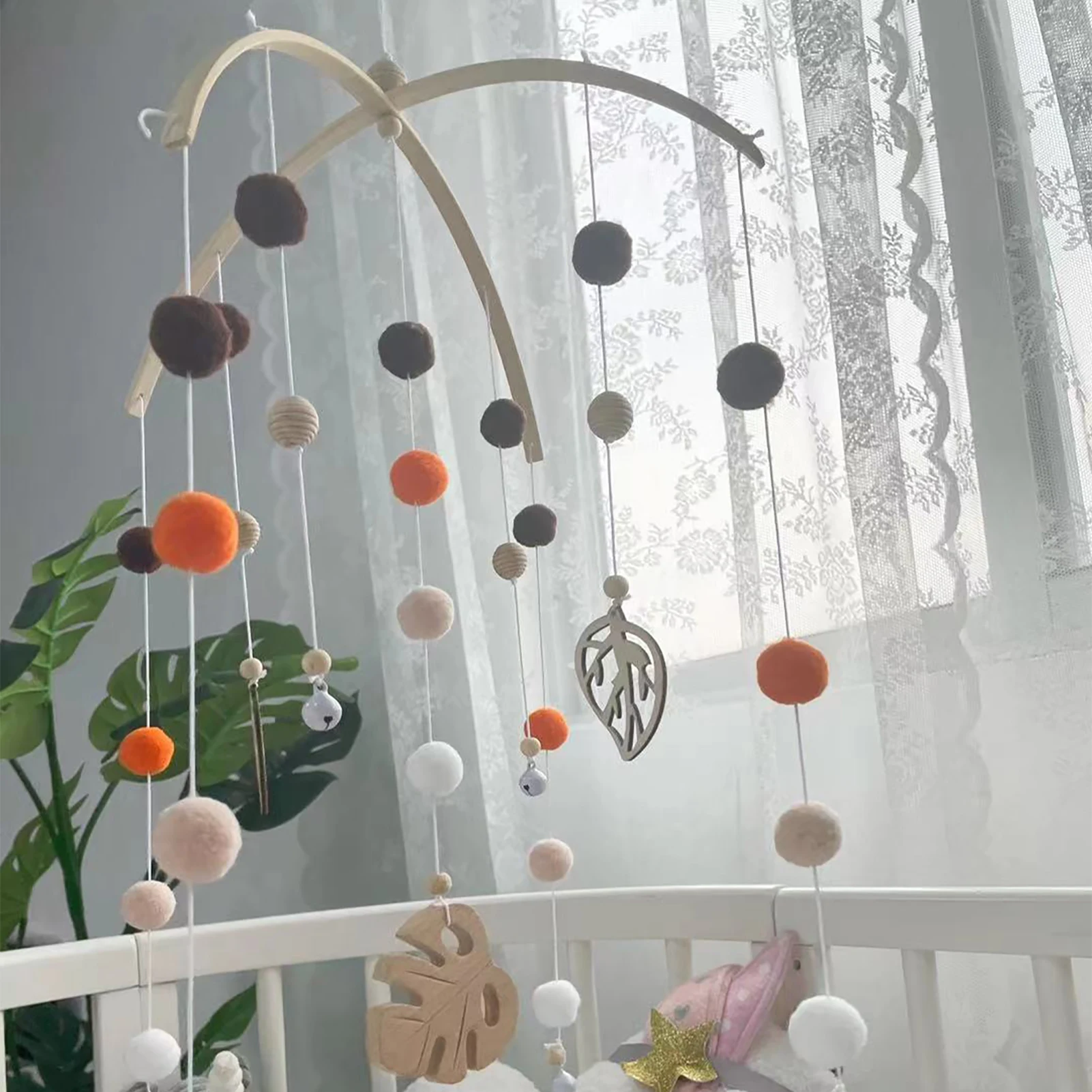 Baby Rattles Crib Mobiles Toy Felt Ball Rattle Pendant Educational Toys Rotating Bed Bell Wind-up Children Room Hangings Decor