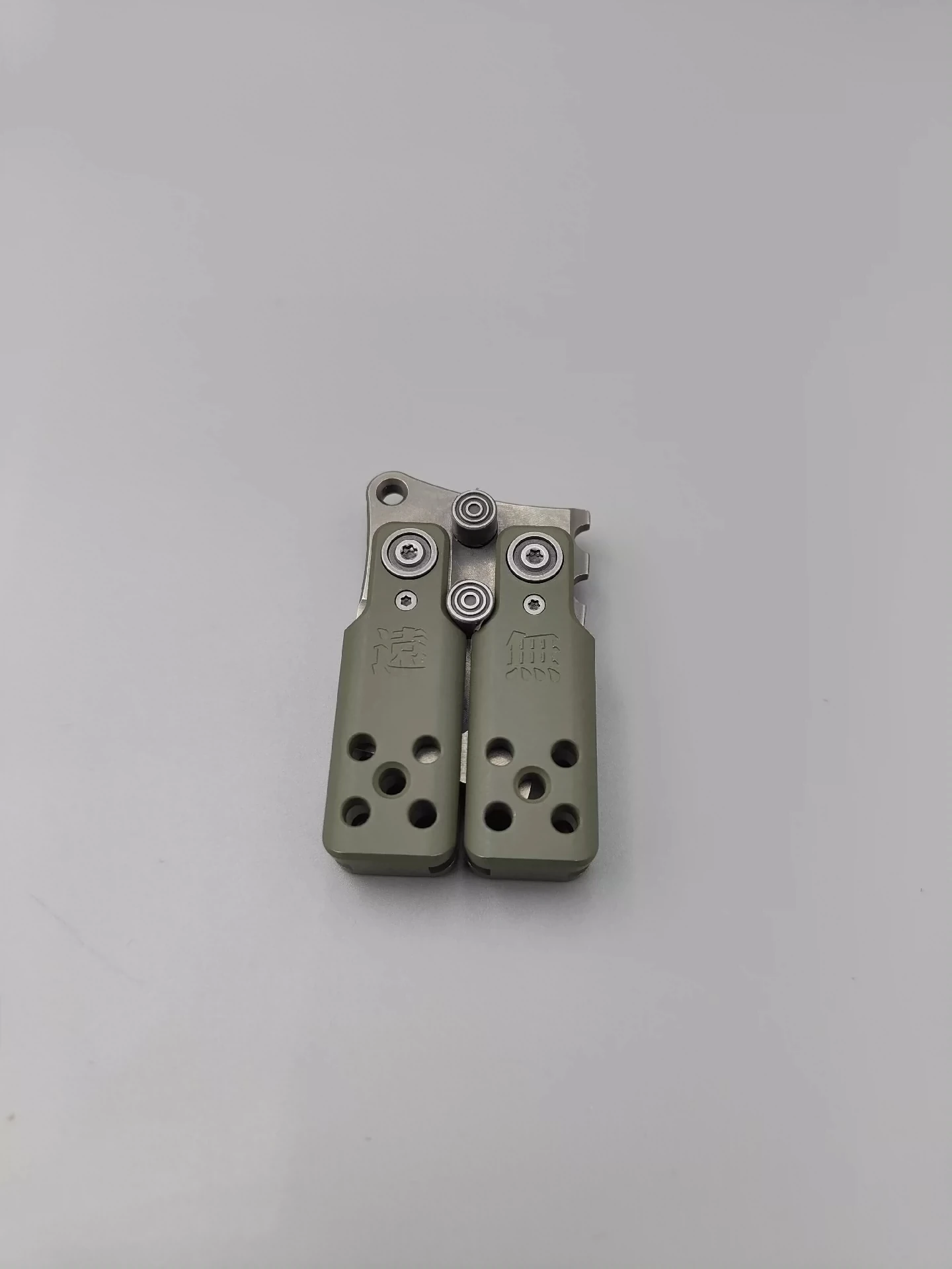 A bean knows no bounds, small throw EDC titanium ceramic green