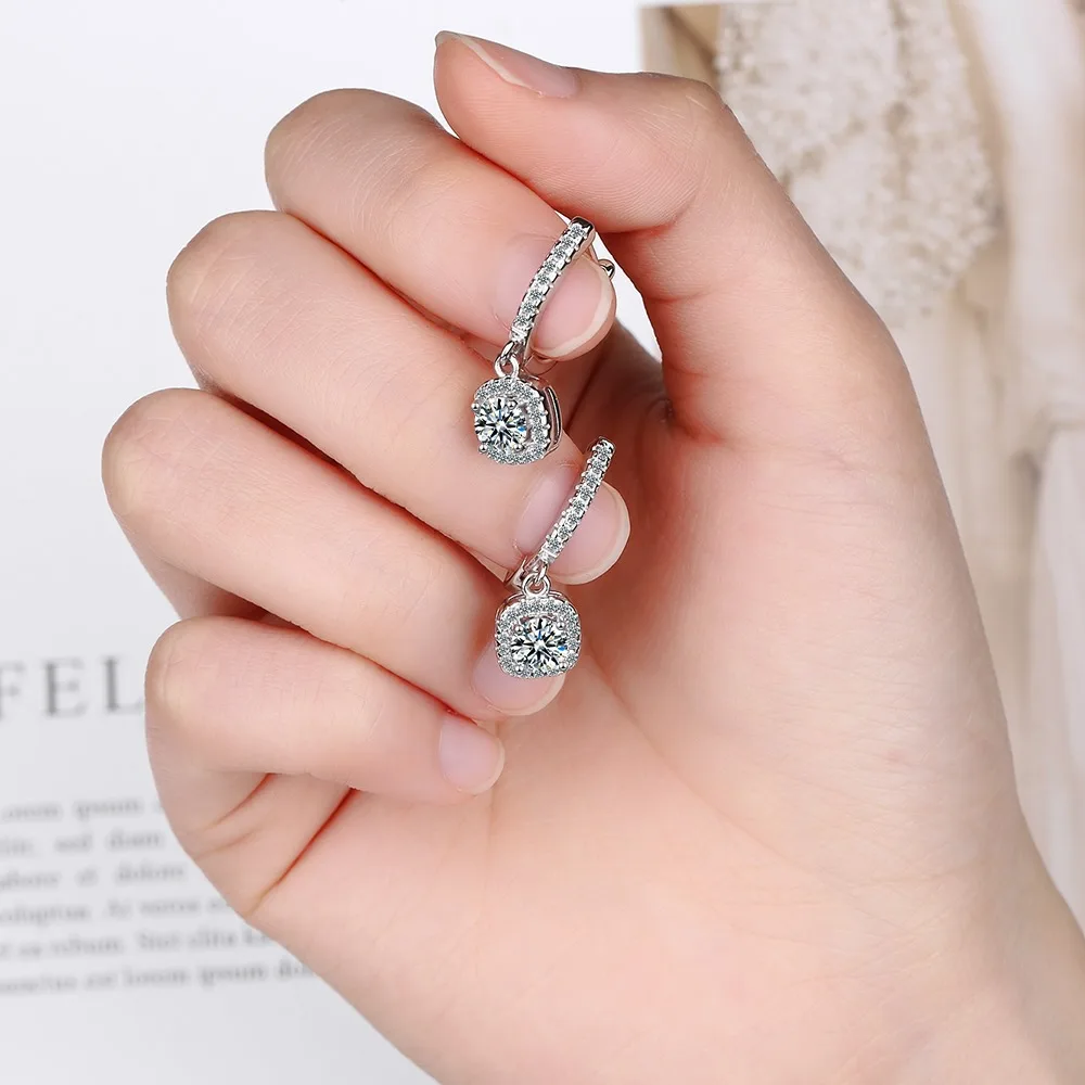 2CT Moissanite Huggie Hoop kolczyk dla kobiet stworzony w laboratorium diament 925 srebro Dainty Hoop dynda kolczyk Fine Jewelry — zdjęcie 6