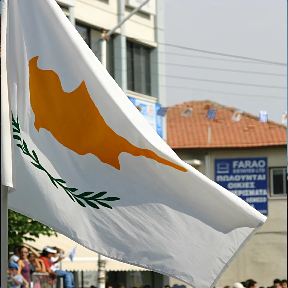 FLAGLINK Bandera de Chipre de 90x150 CM, Kbrs Cumhuriyeti CY CYP, para decoración
