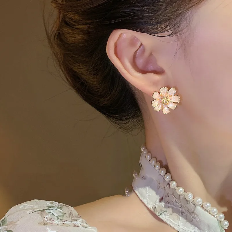 Daisy Pink Color Sakura Stud Earrings for Women Korean Lovely Temperament Special Brincos Wedding Jewelry Wholesale Girl Gift