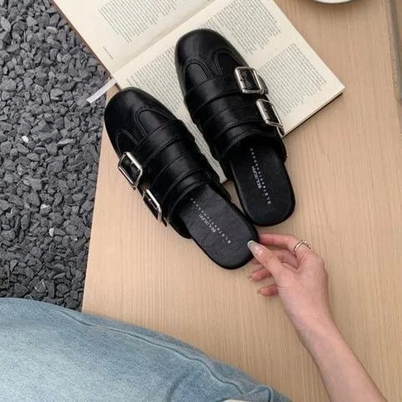 Versão em Couro Macio! Mules femininos de bico aberto para uso ao ar livre, estilo britânico, couro macio, bico quadrado, com fivela, modelo slip-on.