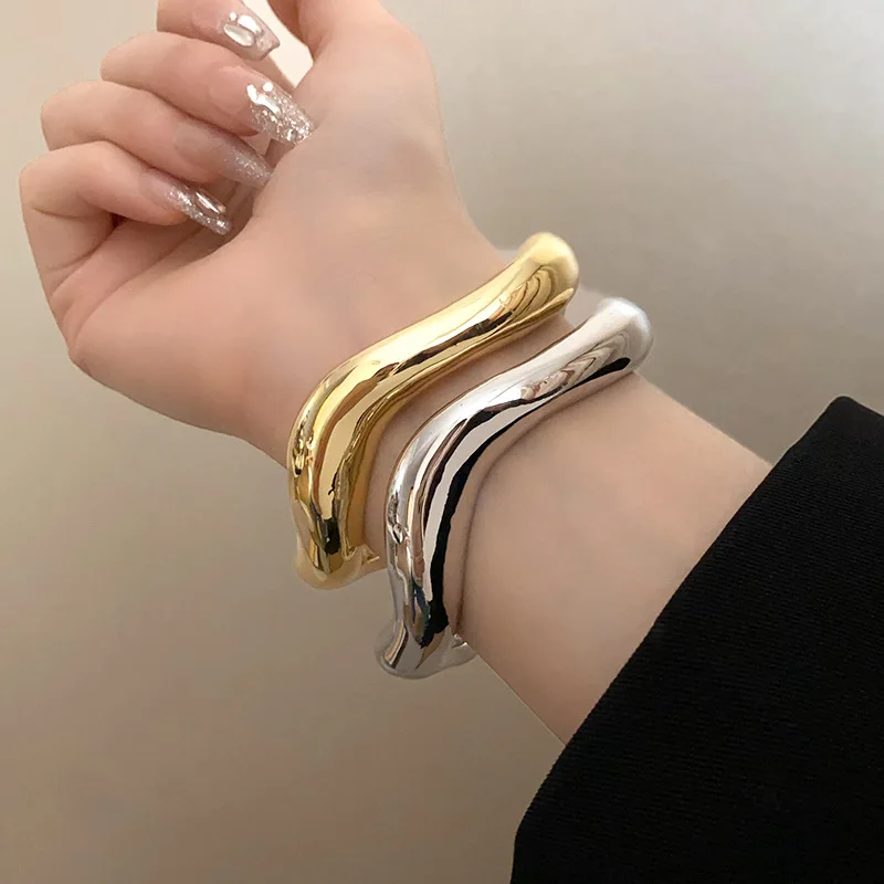 XIALUOKE Vintage Metal Cuff Bracelet For Women Europe American Style Personality Catwalk Wrist Jewelry Teacher Gift