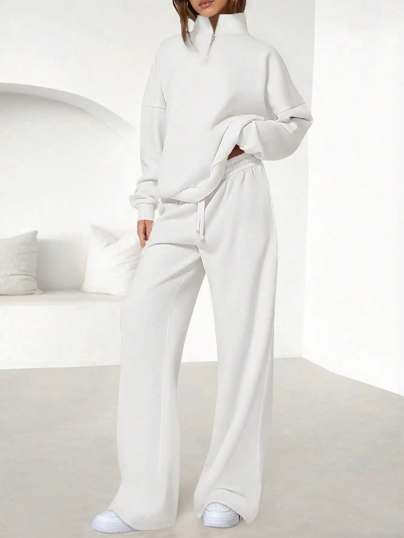 

Женский повседневный комплект из 2 предметов: толстовка на молнии до середины груди и широкие спортивные брюки