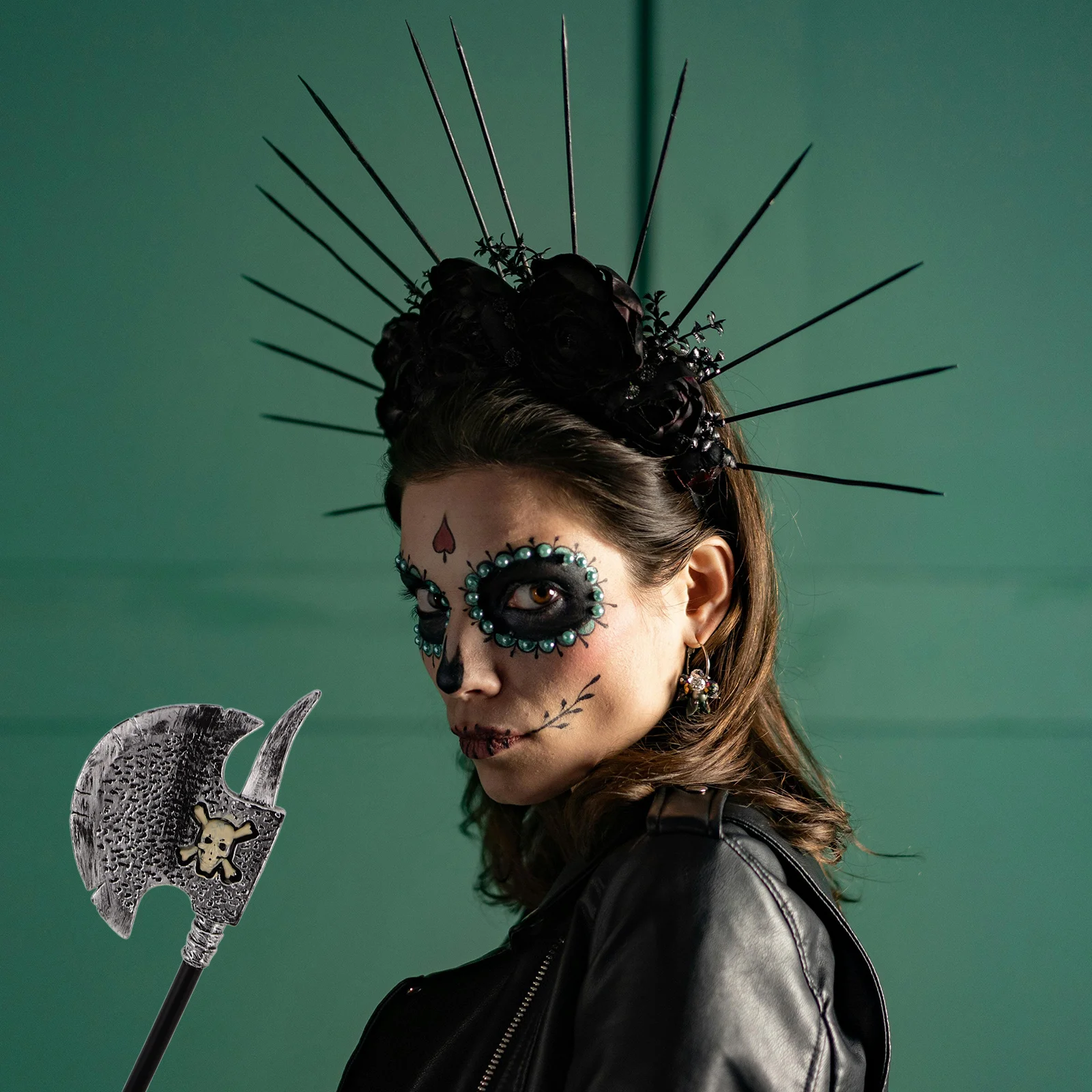 スカルハチェットプロップ プラスチック製ハロウィン斧 リアルなデザイン コスチュームパーティー コスプレイベント お化け屋敷のパフォーマンス用