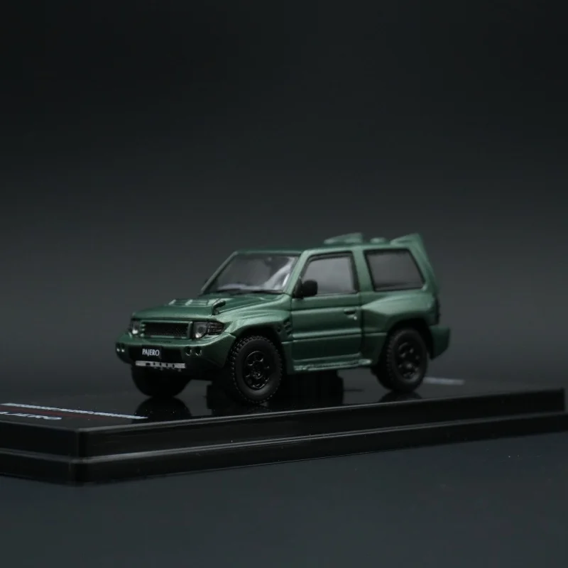 

INNO In Stock 1:64 MITSUBISHI PAJERO EVOLUTION Satin Green Diecast Diorama Car Model Collection Miniature Toys