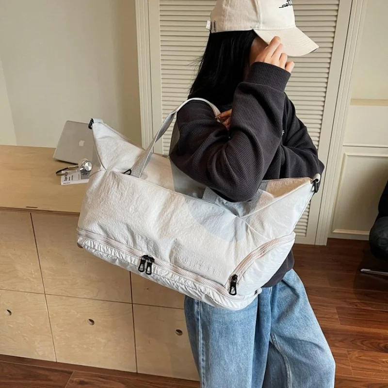 

Famous Designer Women Tote Bag, Genuine Leather Crafted, Elegant Crossbody Style Handbag for Fashionistas