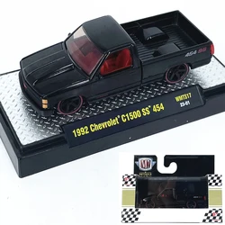M2 1:64 1992 C1500SS Simulation alloy car model collection decoration