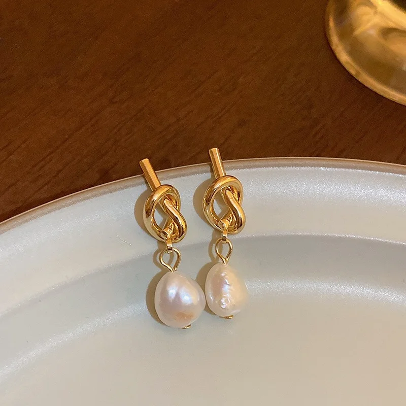 Neue Französisch Elegante Gold Farbe Bean Gespleißt Flache Perle Ohrringe für Koreanische Mode Schmuck Party frauen Süße Zubehör