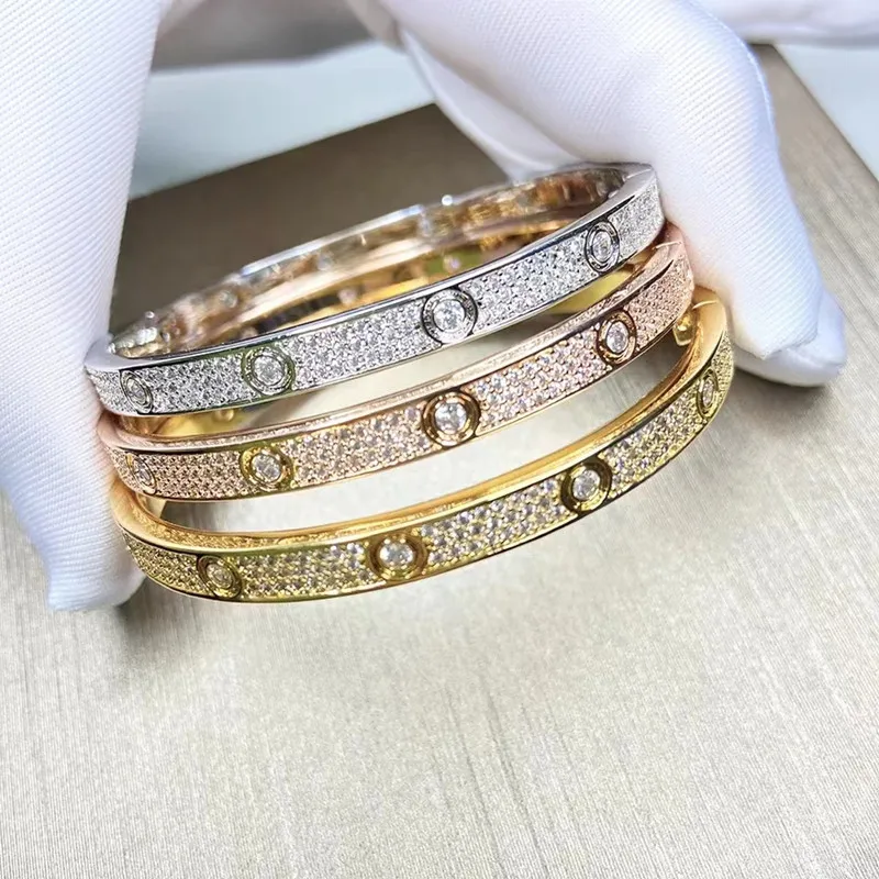 

2023 Classic Hot Selling Men Inlaid Zircon Bracelets Plating 18K Gold Bracelet for Women Rings Party Jewelry Gift