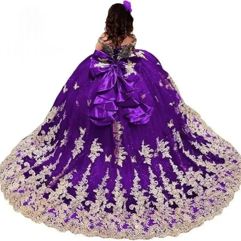 abito-da-damigella-d'onore-personalizzato-per-bambina-da-cerimonia-con-spalle-scoperte-applicazioni-in-pizzo-paillettes-gonna-a-ballo-con-fiocco-grande-e-strascico-formale