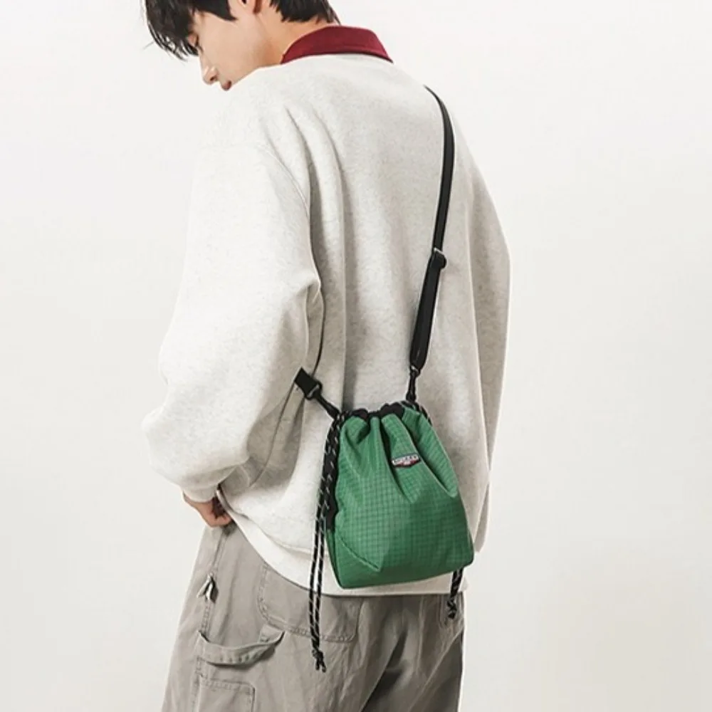 Borsa a secchiello con coulisse in nylon Borsa a tracolla sportiva leggera con tracolla regolabile Borsa per telefono Borsa a tracolla in tela di grande capacità