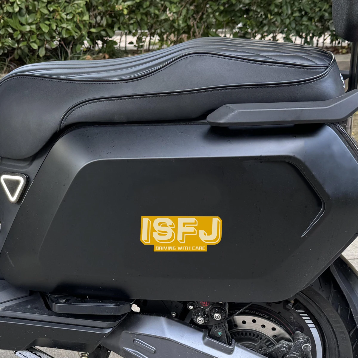 16 نوعًا من ملصقات الدراجات النارية العاكسة MBTI لسكوتر الدراجات النارية وخزان الوقود وخوذة الزجاج الأمامي ملحقات تزيين الفينيل