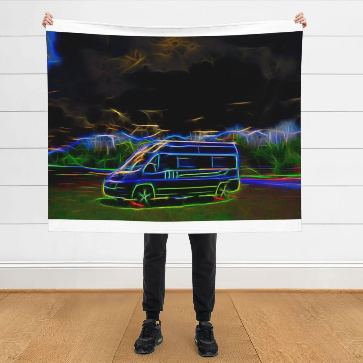 

Кемперван с странными и замечательными яркими цветами и неоновыми огнями, мягкие большие плюшевые декоративные одеяла для дивана