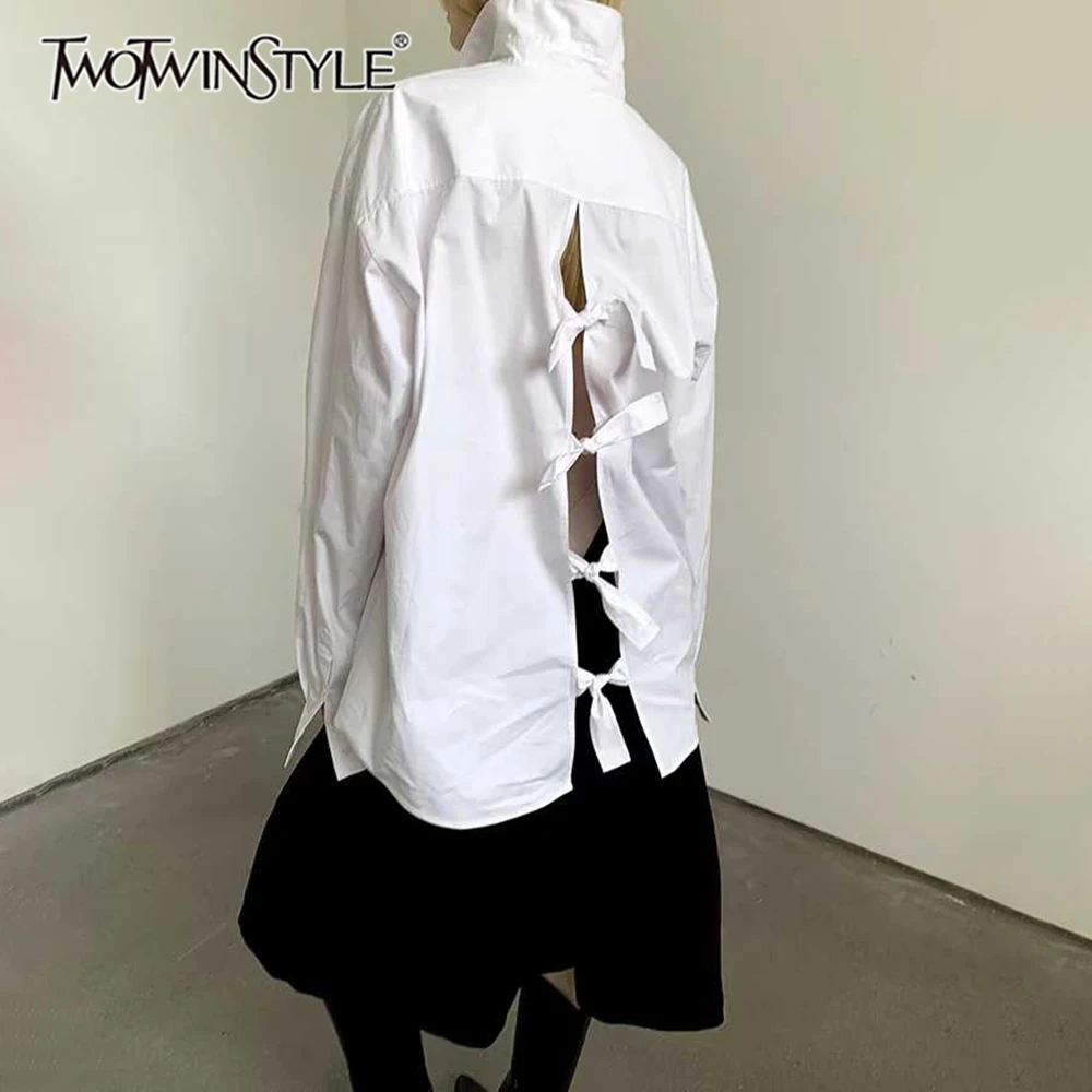 

TWOTWINSTYLE однотонная повседневная рубашка с повязками, женская свободная рубашка с лацканами и длинными рукавами Normcore, женские рубашки с открытой спиной, осенняя мода