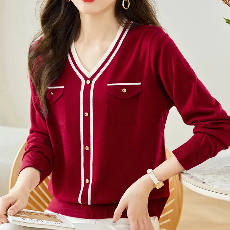 

V-neck Sweater Long-sleeved Elegant Top for Women's Autumn and Winter New Fashionable Loose Buttons Versatile Retro Sweater