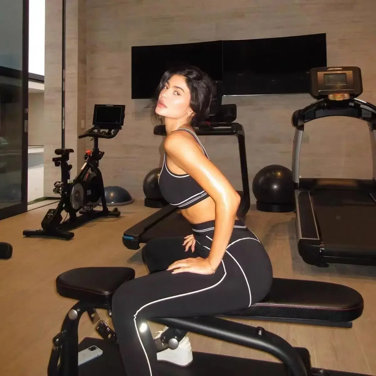 

LO Yoga Women Casual Sports Set with Chest Pad Training Underwear Elasticity High Waist Seamless Fitness Leggings Two-piece Set