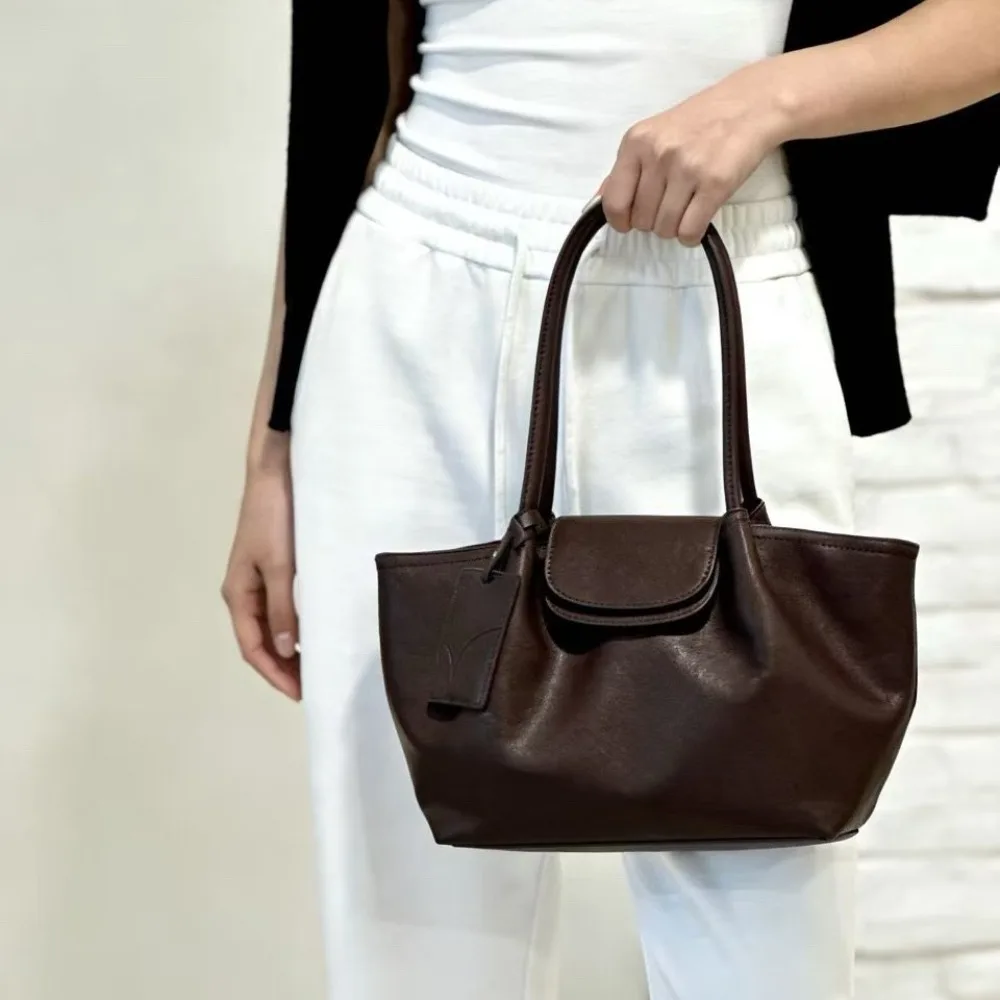 

2026 Simple Atmosphere Solid Color Large-capacity Commuter Bag New Fashionable Versatile Pleated Bag