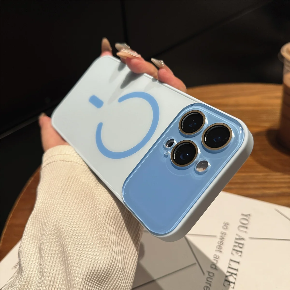 Официальный магнитный чехол Magsafe ярких цветов для iPhone 17Air 16E 15 14 13 12 17 Pro Max с беспроводной зарядкой и защитной крышкой для объектива камеры