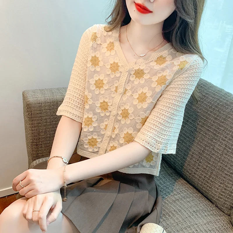 

2024 Summer New Korean Hollow Crocheted Sleeve Knitted Loose Small Cardigan Female Niche Short Western Style Top