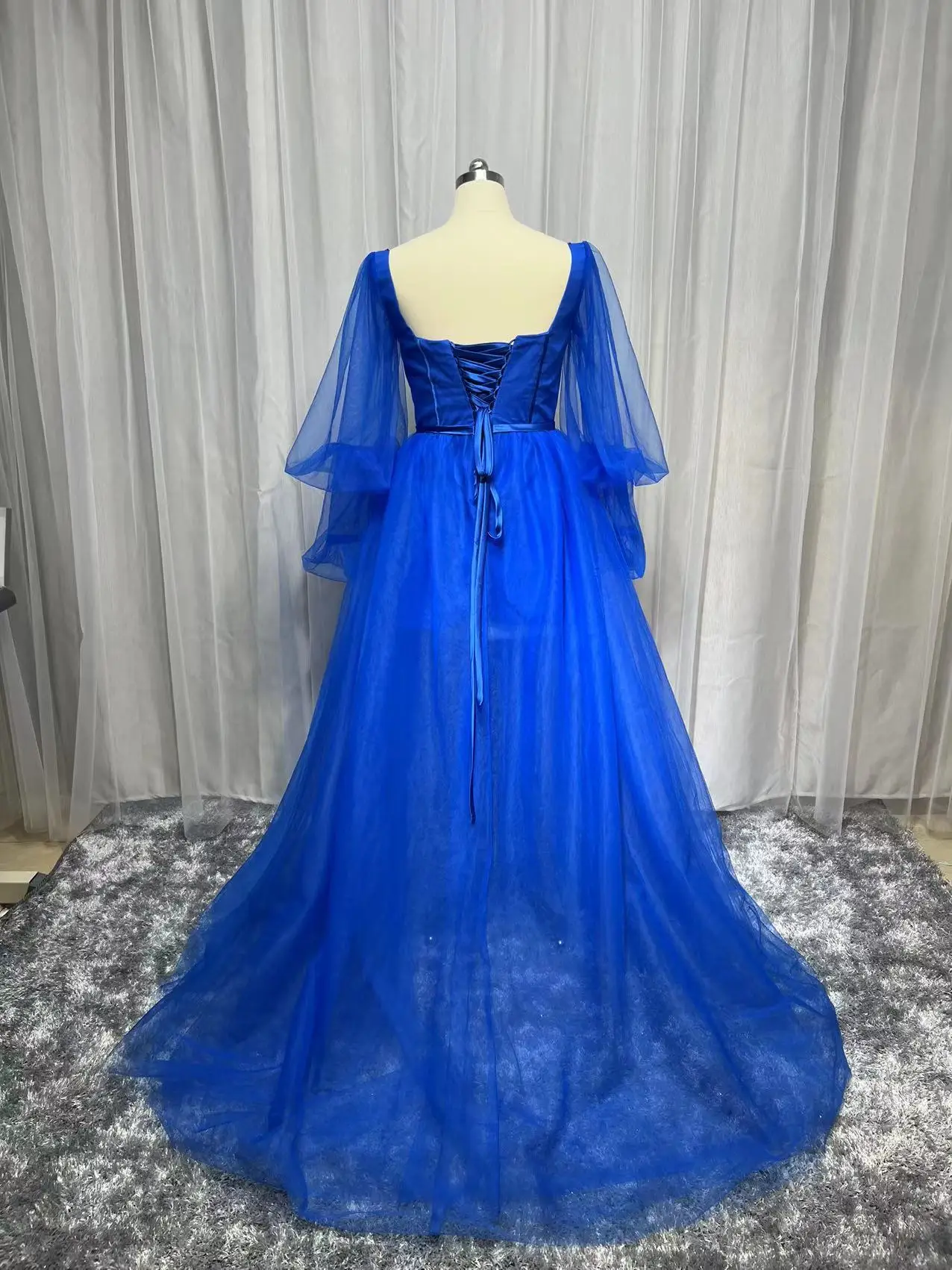 Gaun Prom Biru Ukuran Plus Sederhana Gaun Malam Ilusi Boning Terkena Lengan Puff Panjang Gaun Formal Tulle Celah Tinggi A-Line