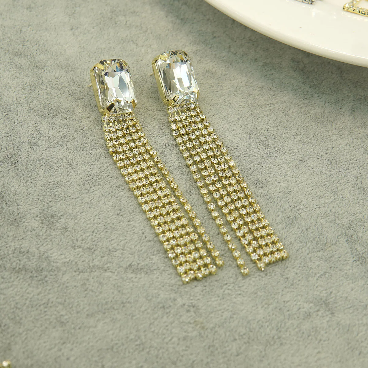 

New crystal Earrings women's exquisite long earrings tassel Rhinestone Earrings Fashion Women's luxury Earrings Jewelry A605