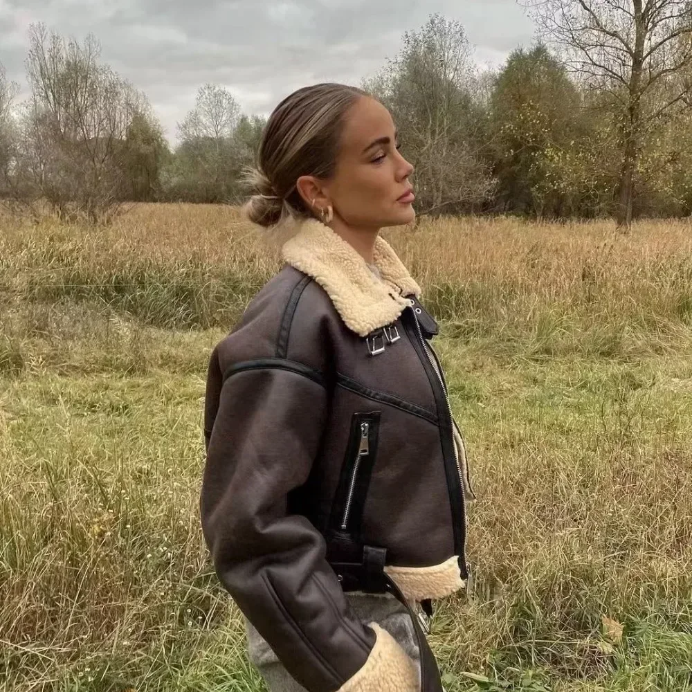 Giacca invernale da donna in pelle Pu con cintura da motociclista Cappotto spesso e caldo in pelle di pecora Capispalla Giacca corta in pelliccia di